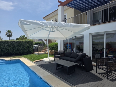 Lovely three bedroom Villa with private pool and within walking distance of the beach and other amenities of Alcaidesa